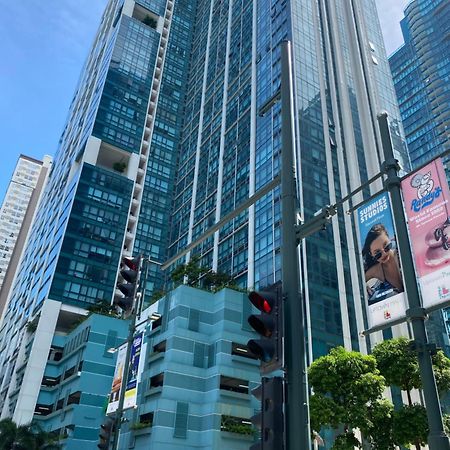 1 Bedroom Uptown Bgc Across Uptown Mall Manila Exterior foto