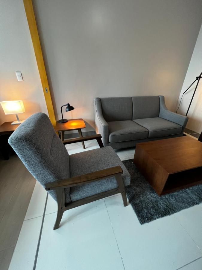 1 Bedroom Uptown Bgc Across Uptown Mall Manila Exterior foto