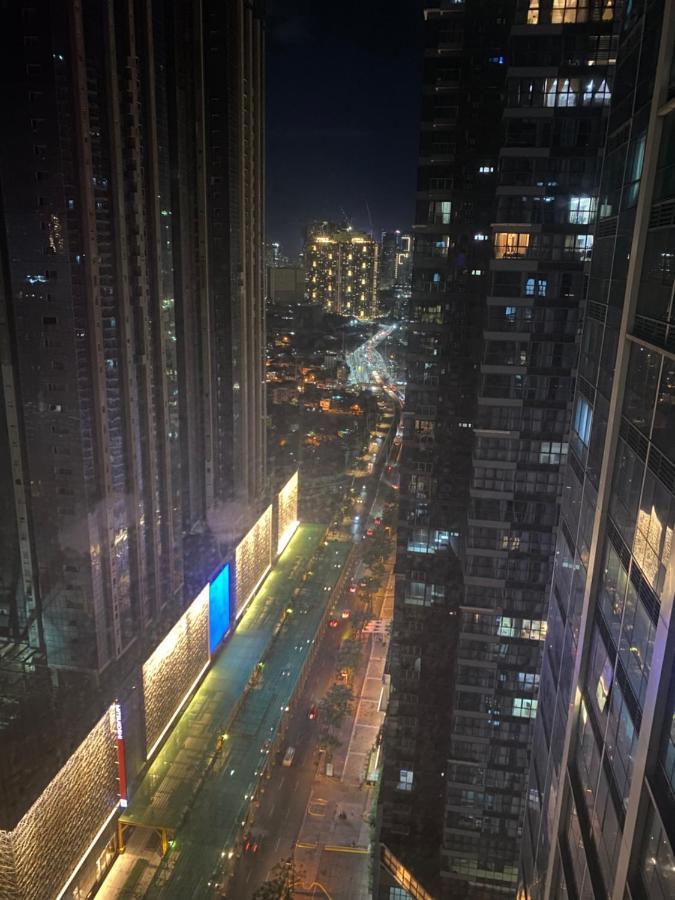 1 Bedroom Uptown Bgc Across Uptown Mall Manila Exterior foto